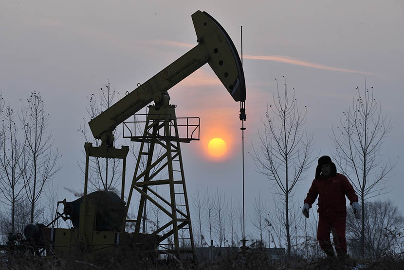 Harga Minyak Dunia Turun