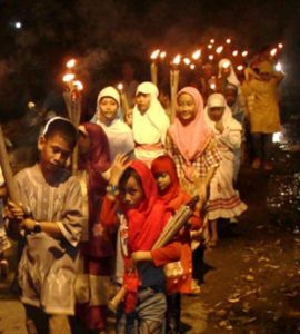 Warga di Banggai Buat 1000 Obor