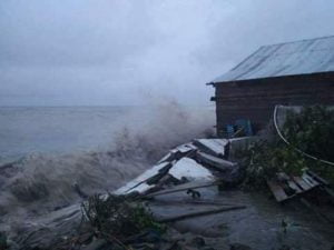 Banjir Rob Terjang Sejumlah Rumah di Donggala