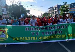 Gerakan jalan sehat Meriahkan HUT Unsa Ke 75
