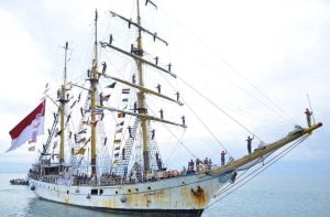 KRI Dewaruci Sandar Di Dermaga Pangkalan TNI AL di Watusampu