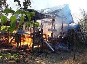 Polsek Katobu Usut Penyebab kebakaran Yang Hanguskan Rumah Warga