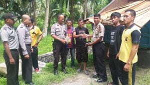 Di Hari HUT Bhayangkari ke 72 polsek galang membantu warga