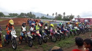 Kejuaraan Motor Cross dan Gress Track di Sirkuit Bukit Tanah Merah Oloboju –Sigi Resmi di Gelar.