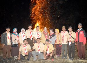 Begini Kemeriahan Perayaan Api Unggun di Malam Puncak Hari Pramuka Kwaran Tomini