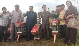 Petani di Kecamatan Biromaru Dapatkan Alat Bantu Pertanian untuk Dukung Program Upsus Pajala di sigi