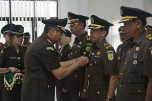 Kajati Sulteng Pimpin Sertijab Sejumlah Pejabat Terasnya, Tiga Kajari Berganti Pimpinan