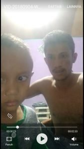 Tega…!! Sang Ayah Buat Video Pukul Anak Kandungnya, Buat Istri Pulang Rumah