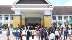Protes Tapal Batas Sigi-Poso di Dongi Dongi,Lembaga Adat Pitunggota Ngata Higi serbu Kantor Bupati