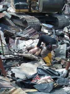 Praja Amrun : Ikhlas Membantu Meski Sudah Seperti Lemak Kaledo Lengket Ditangan