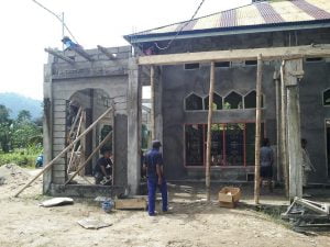 SATGAS TMMD KE 103 BERSAMA WARGA  MERENOVASI MESJID BABUL JANNAH