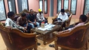 Warga Biga Tanda Tangani Surat Pernyataan Minta Kades Turun Jabatan