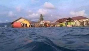 Usai  Bencana,Warga Sirenja bertahan Hidup di antara Puing dan Banjir Rob