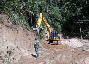 Sinergitas Masyarakat dan Satgas TMMD ,Buka Kembali Akses “Jalan Jepang” di Palolo
