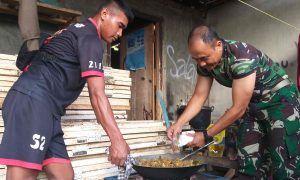 Dansatgas Kodim 1306/Donggala Ramu Bebek Dan Ayam Pada TMMD Ke 104 Di Palolo.