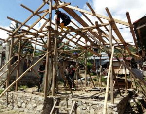 Satgas TMMD Ke 104 Di Palolo Lakukan Bedah Rumah Korban Gempa