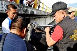 Walikota Palu Pimpin Aksi Gali Gasa Di Bantaran Sungai Palu