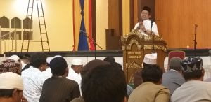 Gubernur Sulteng Sholat Tarwih Malam Pertama Ramadhan Bersama Warga Di Masjid Agung Darussalam