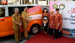 Tiga Unit Mobil Ambulance Bantuan DWP Kementrian ESDM Untuk Pemkot Palu Diserahterimakan