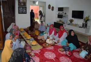 Bukber Mombine 3G,Ajang Silaturahmi Dan Motivasi Perangi  sampah Dikota Palu