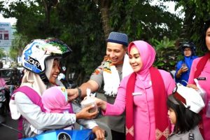 Maknai Bulan Ramadhan,Polres Banggai Bagi Takjil Buka Puasa Gratis
