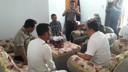 Sat Pol PP Menurunkan Sembilan Baliho Rajiun, “Taring” Pemda Muna Jilid III