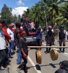 CSR PT Donggi Senoro LNG Kabur,Masyarakat Batui Demo