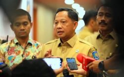 Mendagri Minta Kegiatan yang Menimbulkan Kerumunan Massa Dilarang