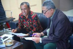 Walikota Palu Serahkan Langsung Data Penerima Stimulan Korban Bencana Ke BNPB Pusat