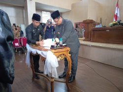 Bupati Morowali Utara Aptripel Tumimomor,  MT menegaskan ASN jangan buat gerakan tambahan, saat melantik ASN hari ini dilingkup pemda morut