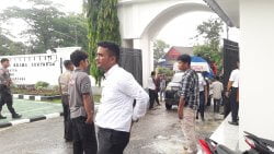 Warga Tiga Desa di Muna, Adukan Dugaan Penyimpangan Keuangan Desa di Kejaksaan