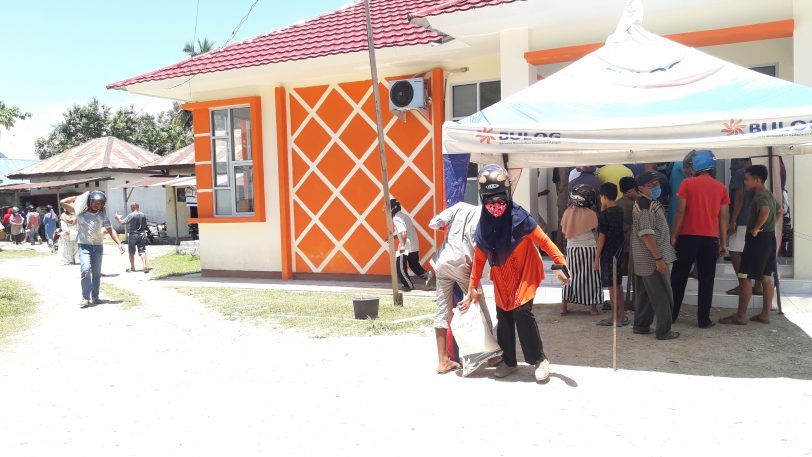 Virus Corona!!! Masyarakat Muna Antri Beli Beras Bulog, Stok Aman dan Harga 8.500/Kg
