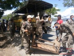 Berjualan di Bahu Jalan,Pedagang Ikan Dijalan Baru Ditertibkan Satpol PP Kabupaten Tolitoli