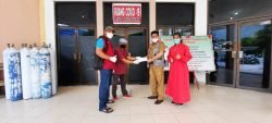 SMSI Sulteng Serahkan Donasi Untuk Syahrir,Pasien Covid-19 Asal Takalar