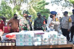 Cegah Klaster Baru Covid -19 Jelang Pilkada, Ribuan Masker di Bagi Polda Sulteng