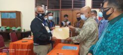 Dokumen Kelengkapan Hasil Pemeriksaan Kesehatan Paslon Cabup-Cawabup Morut 2020 Diserah Terimakan