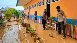 Gerak Cepat Brimob Polda Sulteng Bantu Warga Terdampak Bencana Banjir Tolitoli