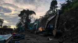 Informasi Operasi Bocor , Tim PETI Polda Sulteng Amankan 6 Alat Berat Asal Sungai Tabong