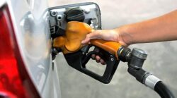 Pemerintah Luncurkan Bansos Tambahan, Sinyal Kenaikan BBM