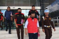 Tersandung Kasus Korupsi Pembangunan Stadion , Kadis PUPR Balut Ditahan