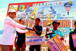 Sekda Morut Tutup Lomba Perahu Naga dan Katinting 2022