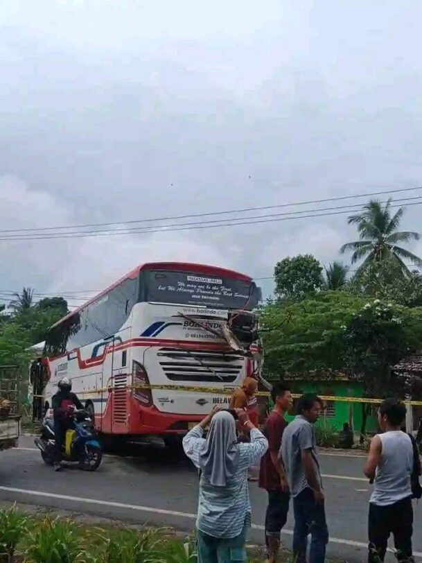 Tabrakan Maut Dijalur Trans Sulbar, 4 Tewas di TKP