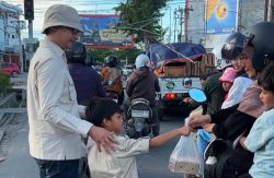 DPD Partai Gerindra Sulteng Bagikan Ribuan Takjil di Kota Palu