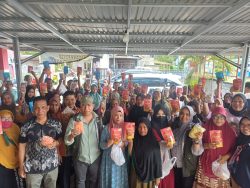 Pemkab Donggala Salurkan 816 Produk Olahan Perikanan untuk 204 Keluarga Risiko Stunting di Kecamatan Sindue Tombusabora